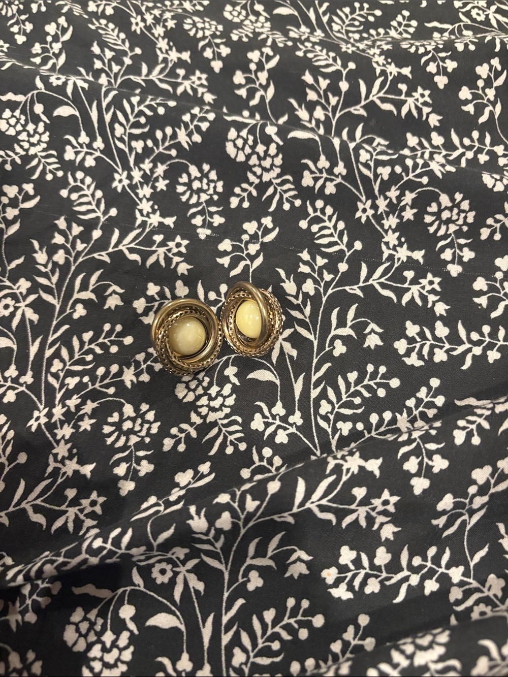 Vintage-Inspired Gold Tone Earrings with Cream Cabochon